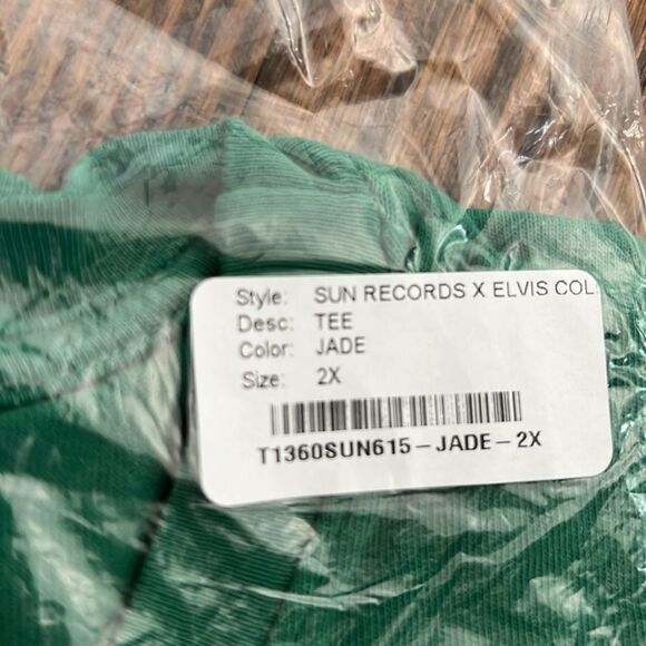 Daydreamer SUN RECORDS X ELVIS COLLEGIATE TOUR TEE- Jade Green - Picture 6 of 7